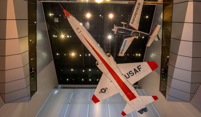 Im National Air and Space Museum in Washington hängen auch Flugzeuge von der Decke.