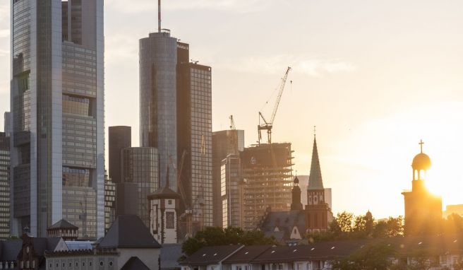 Die britische «Economist»-Gruppe Unit bewertet jährlich die Metropolen der Welt. Die Stadt Frankfurt landete diesmal auf Platz 7 in der Rangliste der lebenswertesten Städte der Welt. 