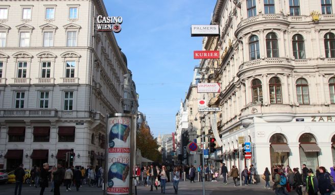 Inzidenz von 300  Wien führt 2G-Regel für Friseure und Restaurants ein