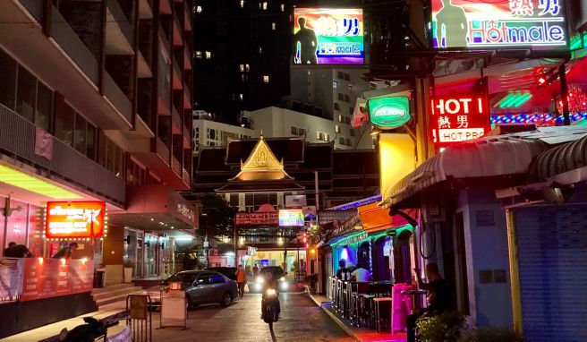 Bangkoks Rotlichtdistrikt  Patpong: Sündenmeile zwischen Geheimagenten und Gogo-Bars