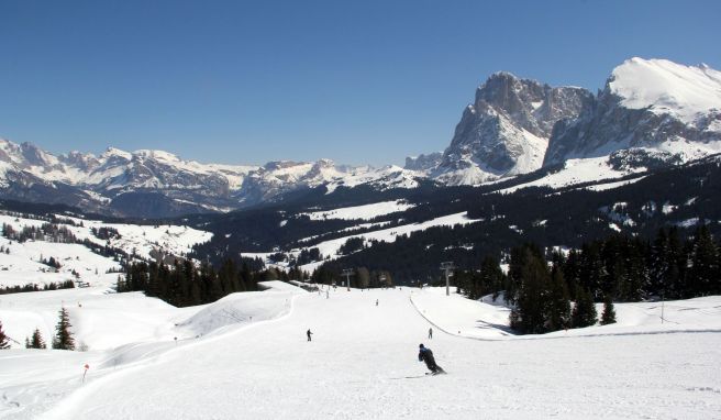 Wintersport im Urlaub: Wer in Italien Ski fährt, braucht neuerdings eine private Haftpflichtversicherung. 
