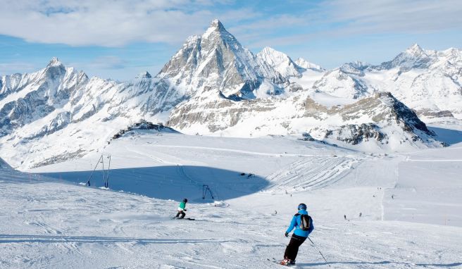 Im Kanton Wallis mit dem Skigebiet Zermatt hat es einen Meter Neuschnee gegeben. Es herrscht nun Lawinengefahr der Warnstufe drei.