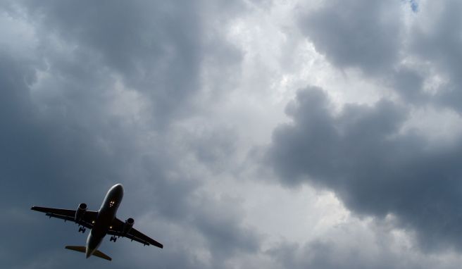 Wetterphänomen  Turbulenzen: Die Ursachen und was Flugpassagiere tun können