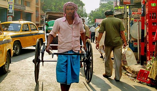 Wuselndes Verkehrschaos ist Alltag in Kolkata/Kalkutta in Indien