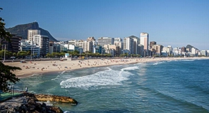 Am Strand von Copacabana schmettern während Olympia die Beachvolleyballer
