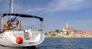 Küste ohne Ende: Kroatien ist mit seinen vielen Inseln auch ein beliebtes Ziel für Urlauber mit Segelboot.