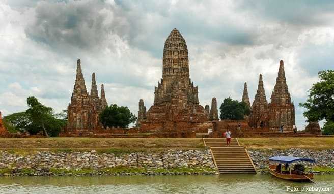 REISE & PREISE vor Ort  Überschwemmtes Ayutthaya in Thailand