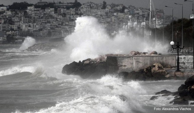 REISE & PREISE weitere Infos zu Hurrikan in Griechenland: Schwerer Sturm in der Ägäis l...