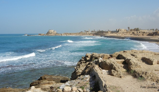 Der Hafen von Caesarea in Israel
