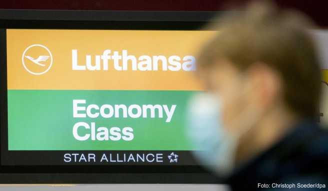 Wer an Bord einer Lufthansa-Maschine keine Maske tragen möchte, braucht künftig nicht nur ein Attest, sondern auch einen negativen Corona-Test