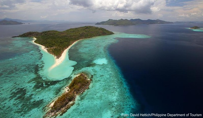 Palawan gehört zum asiatischen Inselstaat der Philippinen. Urlauber können viele vorgelagerte Inseln erkunden
