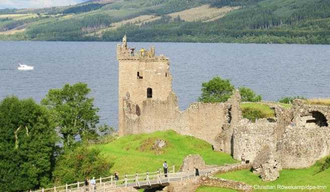 Urquhart Castle am Loch Ness: Schottland ist eine Reise wert - und das ist für Einreisende aus Deutschland nun auch wieder ohne Quarantäne-Pflicht möglich