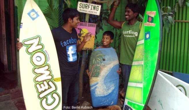 Surfladen in Cox's Bazar: Wellenreiten entwickelt sich zum Volkssport.