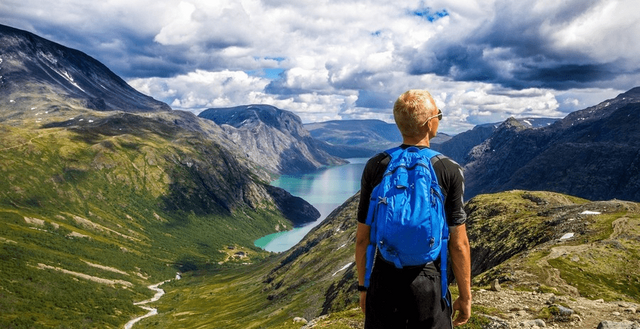 Gemeinschaftsgefühl fördern Gemeinsames Wandern im Urlaub