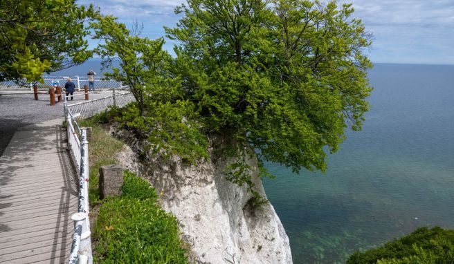 Der Königsstuhl im Nationalpark Jasmund auf der Insel Rügen gehört zu den berühmtesten Touristenattraktionen in Deutschland. Am 25. September soll der Aussichtspunkt auf dem 118 Meter hohen Felsen schließen.