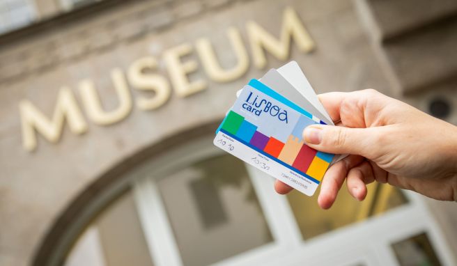 Citypässe wie die Lisboa Card für Lissabon können sich für Städtereisende lohnen - wenn das Angebot der Pässe mit den Urlaubsplänen zusammenpasst. Andernfalls zahlt man eher drauf, als zu sparen. Citypässe wie die Lisboa Card für Lissabon können sich für Städtereisende lohnen - wenn das Angebot der Pässe mit den Urlaubsplänen zusammenpasst. Andernfalls zahlt man eher drauf, als zu sparen.