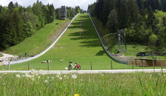 Outdoor in Österreich Ja, mir san mit’m E-Bike da: Radrunde durchs Salzkammergut