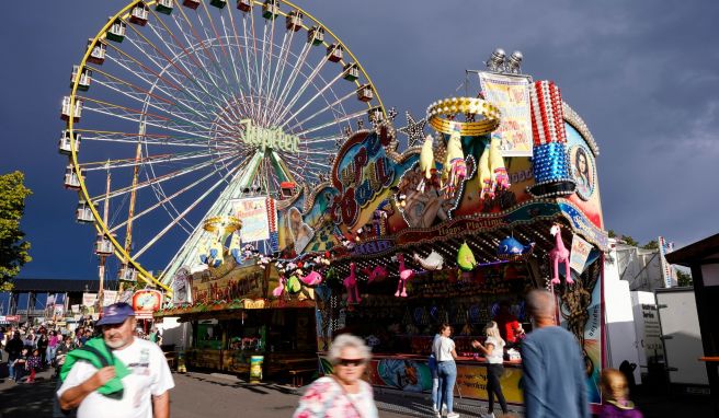 Nach zweijähriger Corona-Zwangspause erwartet die pfälzische Kommune Bad Dürkheim bis zum 19. September wieder mehr als 600 000 Menschen. Das Spektakel gilt als größtes Weinfest der Welt.