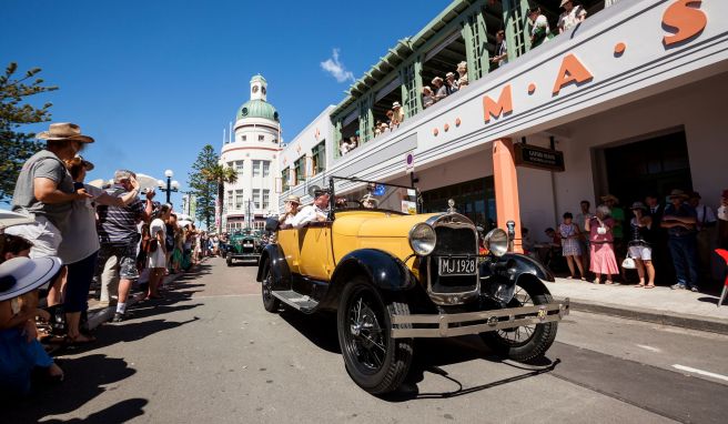 Altes Blech zum Frühjahr: Jedes Jahr im Februar findet im Rahmen des «Art Deco Festival Napier» eine Oldtimerparade statt.