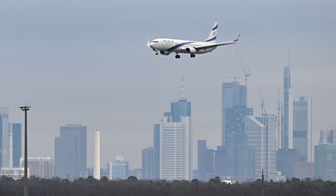 Leiden in der Luft Ohrendruck im Flugzeug: Wenn der Landeanflug schmerzt