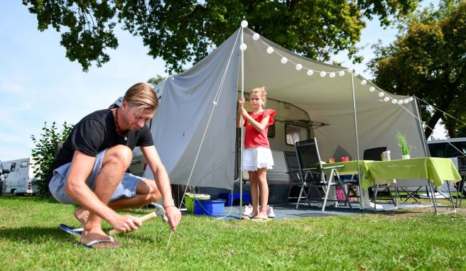 Wer nachhaltig verreisen möchte, ist auf dem Campingplatz ganz richtig. Urlauber können hier ihre Bleibe sogar danach auswählen, wie umweltfreundlich der Platz ist.