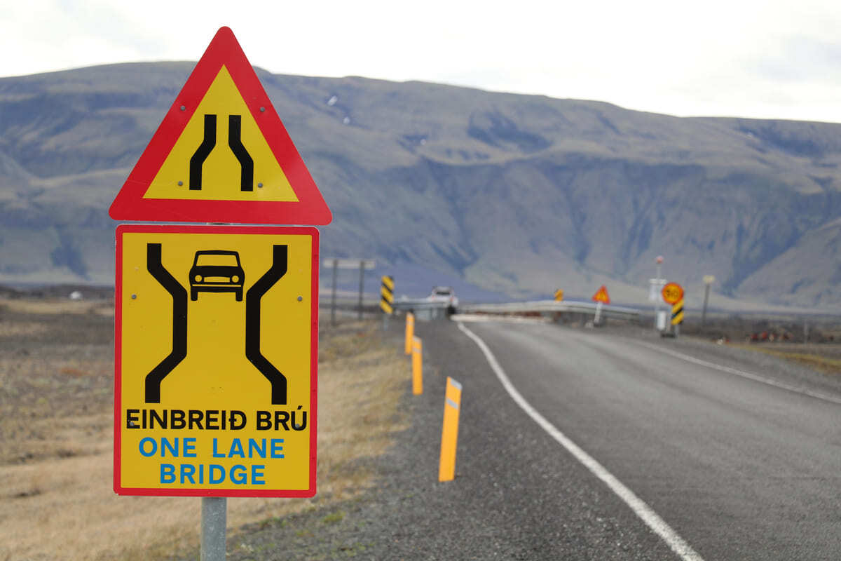 Vorlage abhebenalt= Depositphotos_826319012_XL