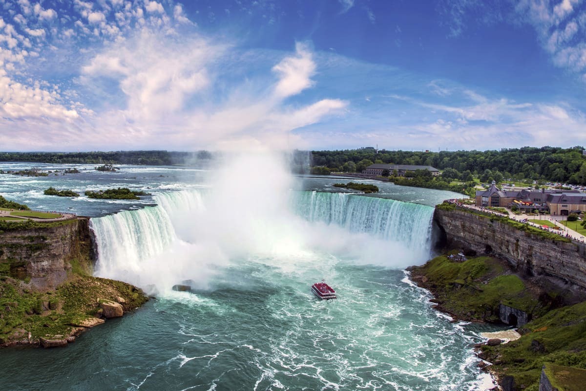 Vorlage abhebenalt= Niagara_Falls_aerial_Niagara_City_Cruises_-_c_CHRIS_FUTCHER