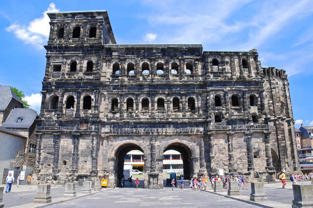 Porta_Nigra_vvoennyy_depositphotos_2