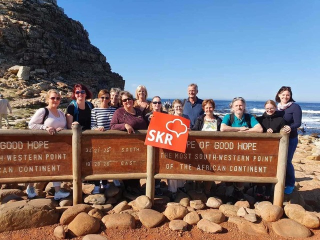 ZA_Suedafrika_Kapregion_Gruppenbild_am_Kap_der_Guten_Hoffnung_Katrin_Huebler