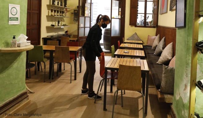 Die Regionalregierung Mallorcas will die Innenräume von Cafés, Restaurants und Kneipen nun wieder schließen. Grund sind steigende Corona-Zahlen